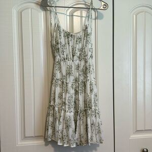 Super cute floral dress!